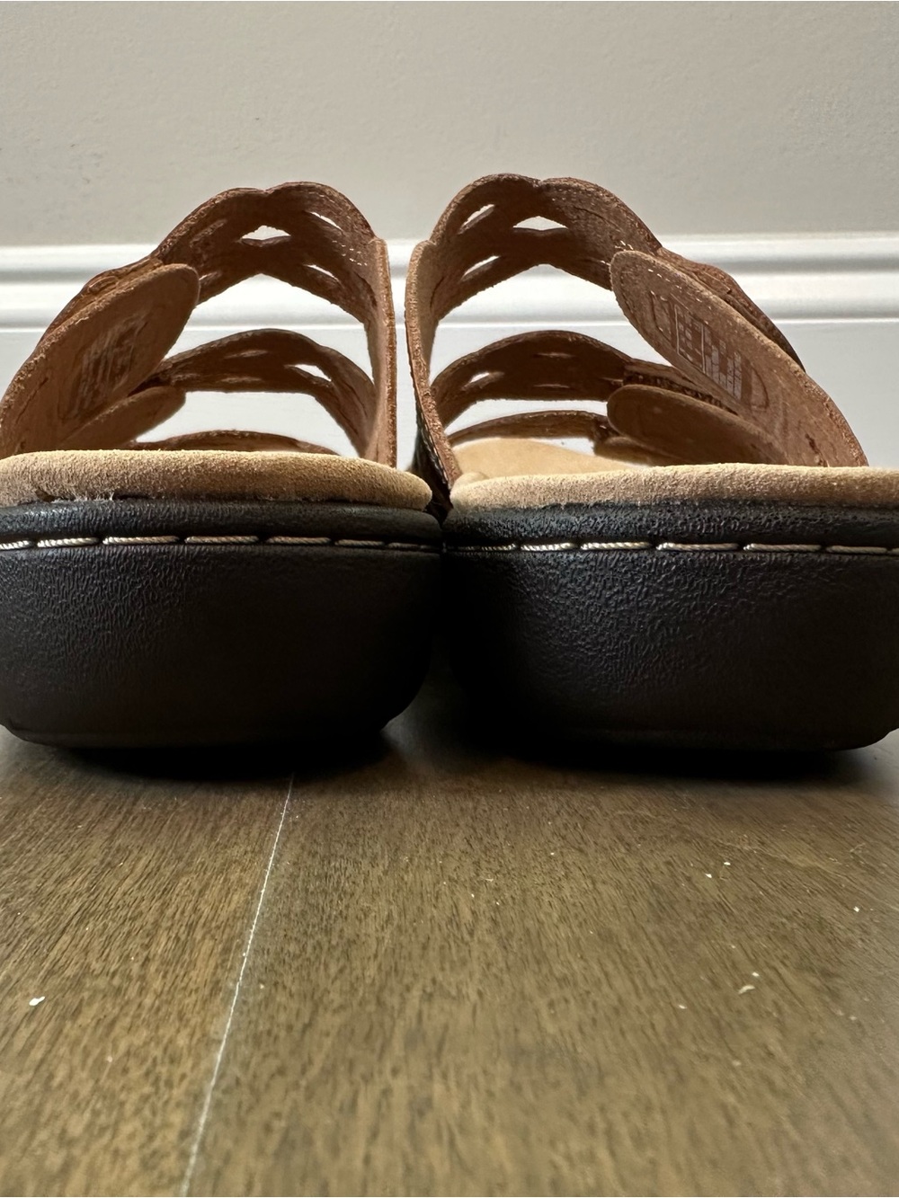 NWB Clarks Tan Leather Sandals Size 8.5 Adjustable Straps - Picture 7 of 8